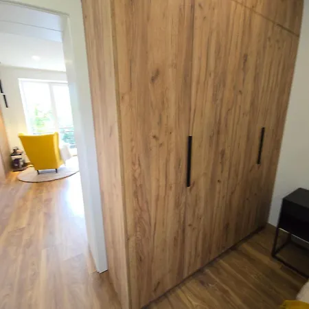 Апартаменты Mieszkanie Nad Jeziorem Roznowskim *